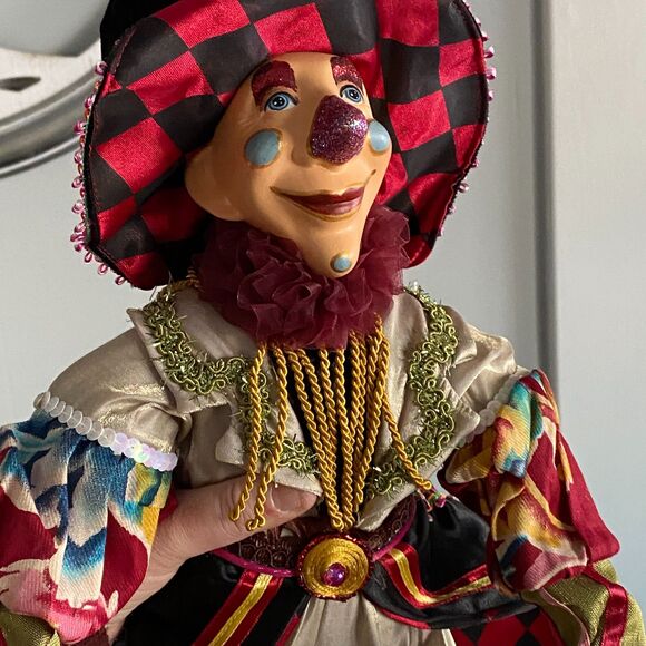 Kasma Collection 24 Inch Porcelain and Cloth Jester Clown Collectible Doll, EUC - Picture 14 of 16